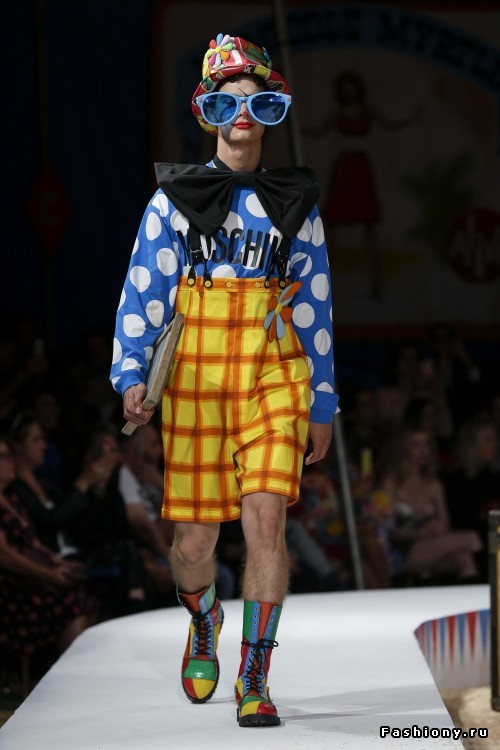 Moschino Круизная коллекция 2019 Moschino Круизная коллекция 2019