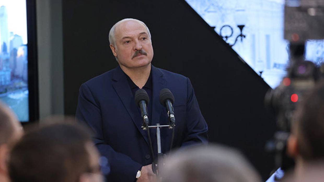 Лукашенко заявил о необходимости развернуть белорусские войска у границы Украины