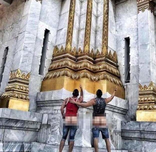 Американцев арестовали за неуважение к тайским храмам арест, блог, блогеры, закон есть закон, неприличные фото, путешествия, таиланд, туристы