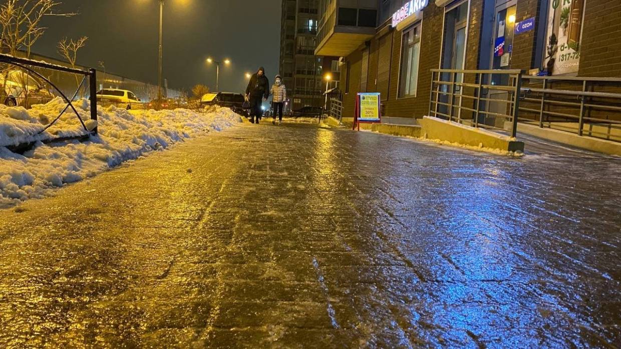 Куда исчез песок с улиц Петербурга: здоровью горожан угрожает гололед Общество