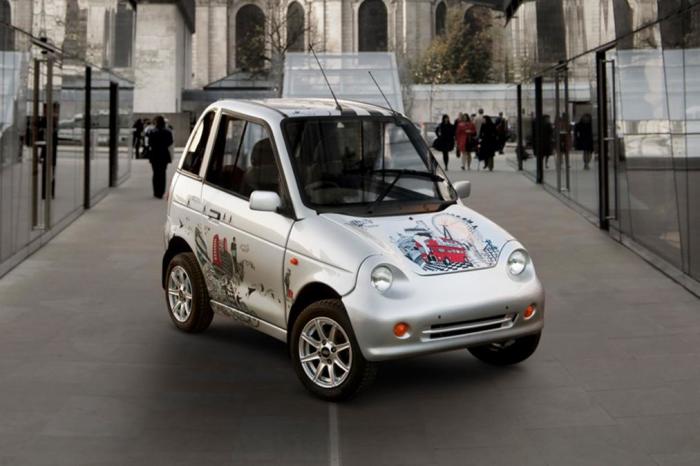 Индийский электрокар Reva G-Wiz.
