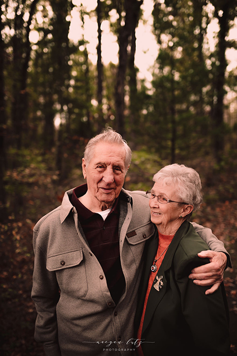 *Даже после 68 лет брака он был полностью очарован своей женой.* Фото: Maegan Lutz.