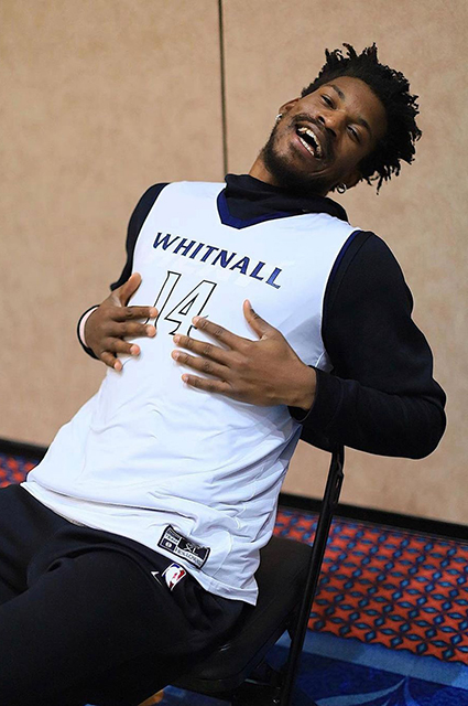 СМИ: Селена Гомес встречается с баскетболистом Джимми Батлером СМИ: Селена Гомес встречается с баскетболистом Джимми Батлером Звездные пары