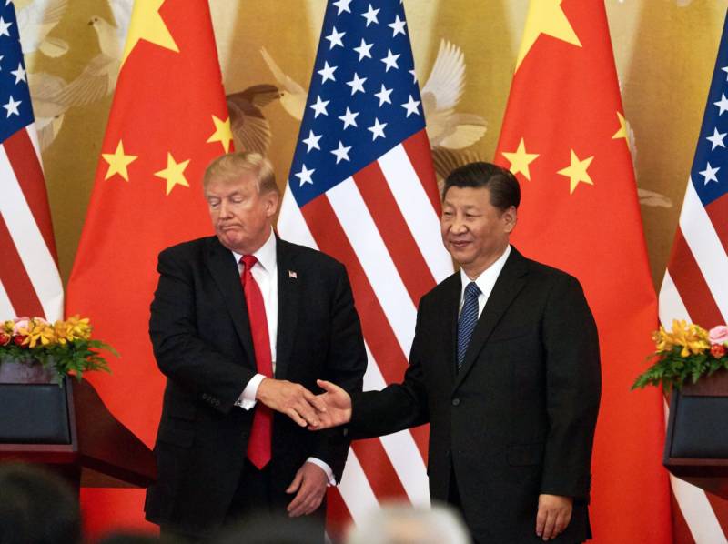 Проигрывая торговую войну с Китаем, Трамп достает последний козырь