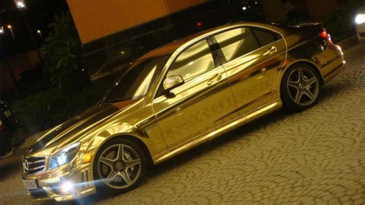 Только жители Дубая могут так шикарно блеснуть на своих автомобилях Дубае, этого, золото, Дубая, владелец, семьи, автомобиль, чтобы, золотой, золотом, только, миллиона, камнями, суперкаров, Lamborghini, Золотой, драгоценными, золота, виниловой, людей