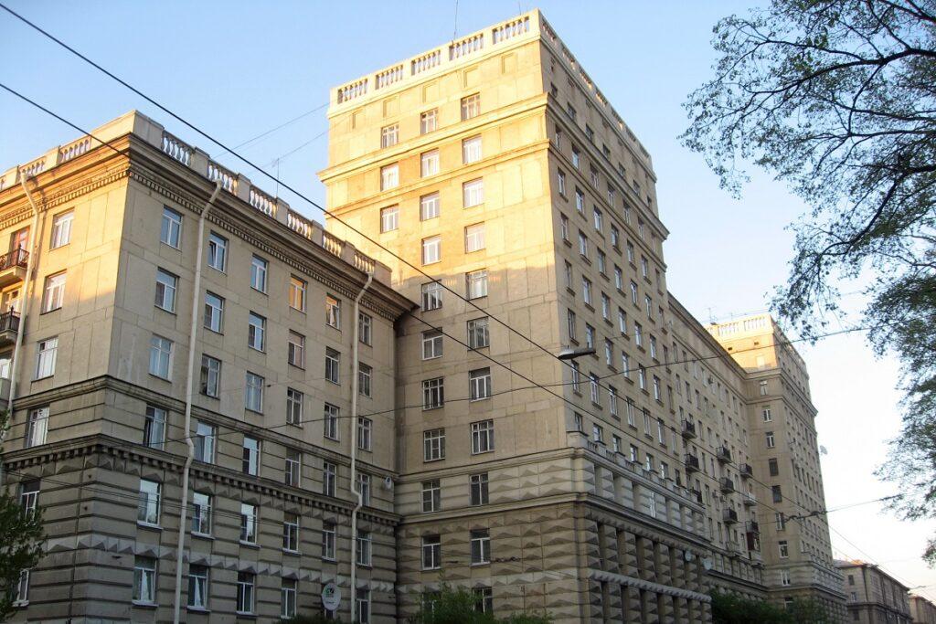 На века: почему в СССР строили дома с толщиной стен 65 см