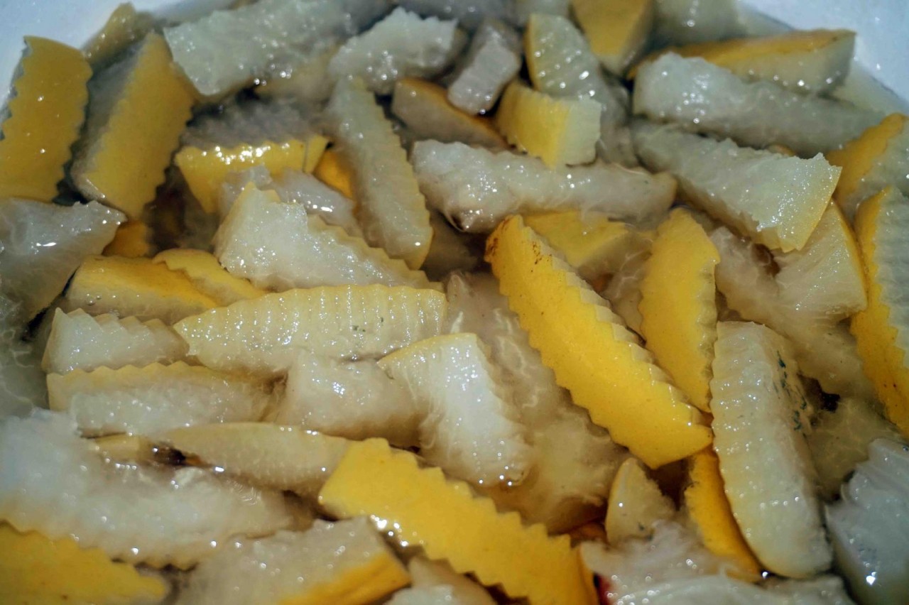 Цукаты из помело. Цукаты из помело технология изготовления. Цукаты из корок помело. Как сделать цукаты из помело. Цукаты из рябины.