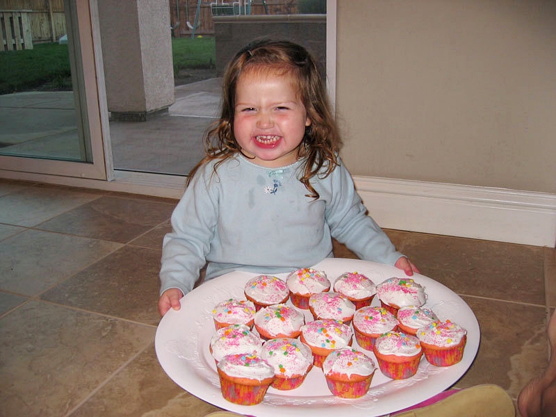 Над этой малышкой подшучивали в школе из-за лишнего веса — но сегодня её не узнать