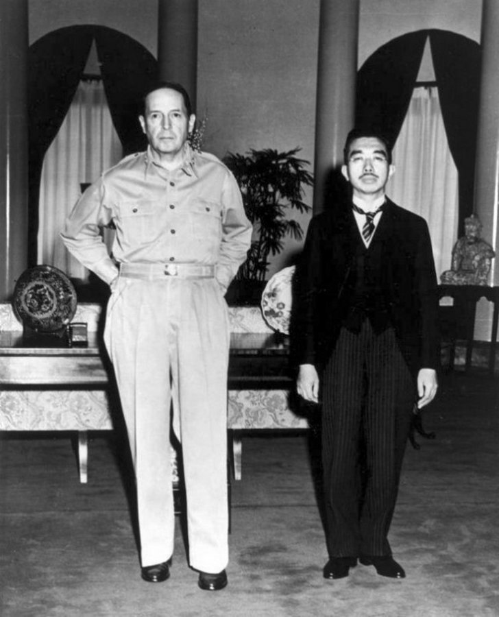 Генерал Дуглас Макартур и Император Хирохито, 27 сентября 1945 года знаменитости, интересные фото, фото