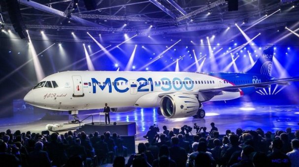 Наш ответ Boeing и Airbus: новый российский самолет МС-21 сошел с конвейера