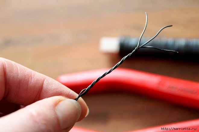 Креативные пасхальные курочки из книжных страниц Креативные пасхальные курочки из книжных страниц мастер класс