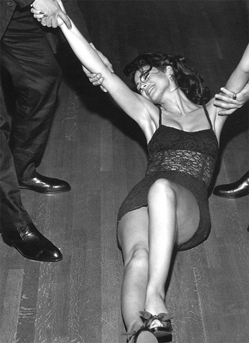 Неизвестные фото Моники Белуччи: как гадкий утенок стал главным секс-символом Голливуда Культура