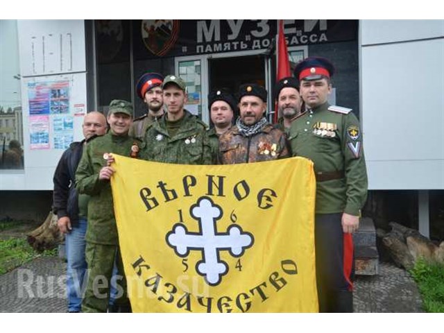 Ополченцы и молодёжь в одном строю: День Победы в Луганске украина