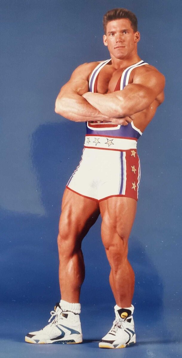   В 1989 году на экранах телевизоров США появилась передача, не имеющих аналогов до этого. Спортсмены (гладиаторы) выступали против соперников в состязаниях на силу и ловкость.-7