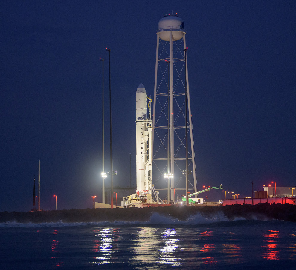 Старт американской ракеты Antares