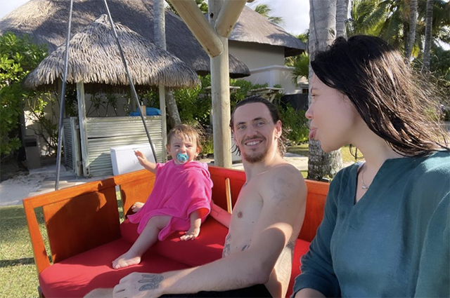 Сергей Полунин и Елена Ильиных с сыном Миром отдыхают на Маврикии