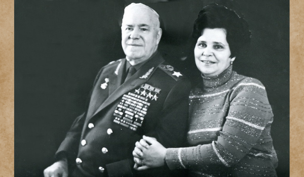 Маршал Г.К. Жуков со своей второй женой Галиной Семёновой. Источник фото: Культурология (https://clck.ru/Z7nkp).