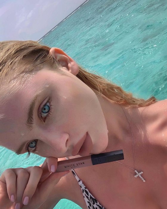 Знаменитости, которые зарабатывают рекламой в соцсетях анфисиныстихомысли