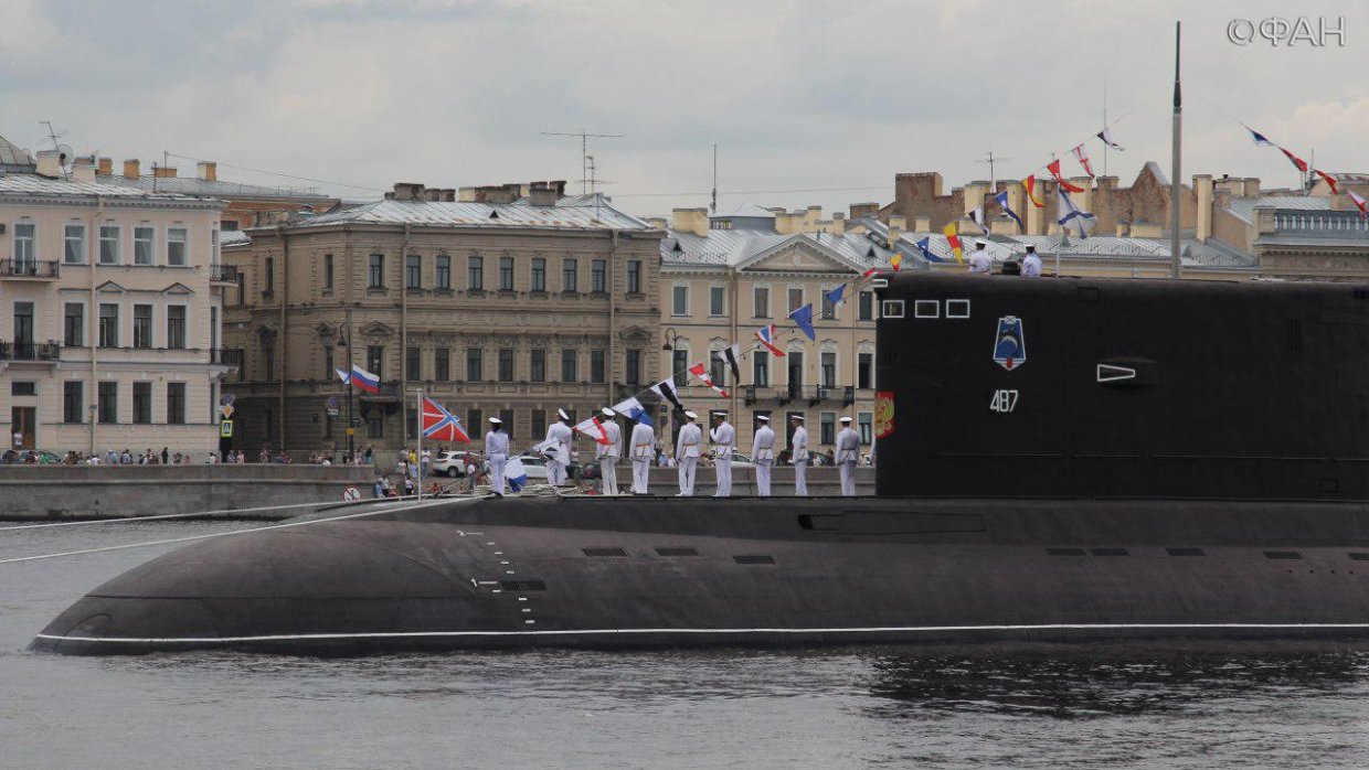 Во второй части парада боевую мощь продемонстрируют современные корабли ВМФ России