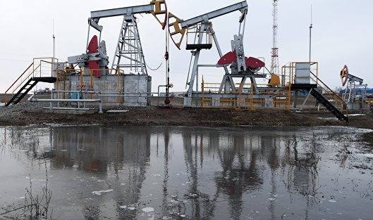 Нефть дешевеет на неопределенности вокруг встречи ОПЕК+