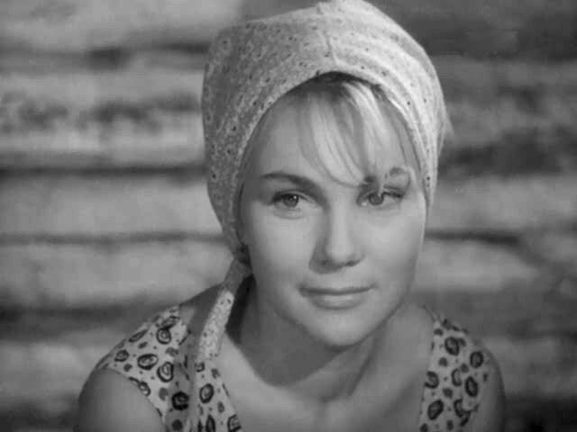 Красавица актриса Светлана Жгун бросила любящего мужа, а ее жизнь погубил пьющий режиссёр 