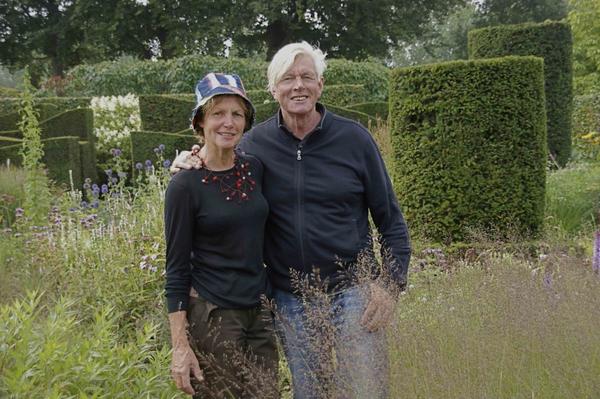 Пит и Ани Удольф в своем саду. Фото с сайта cultureforfriends.eu