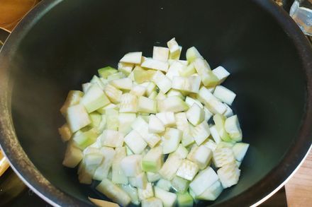 Мясное рагу из свинины с овощами овощами, очистите, нарежьте, промойте, проточной, огонь, кожуры, водой, перец, сушеный, сковороду, минут, Добавьте, кубиком, переложите, мясом, добавьте, свинины, положите, получается