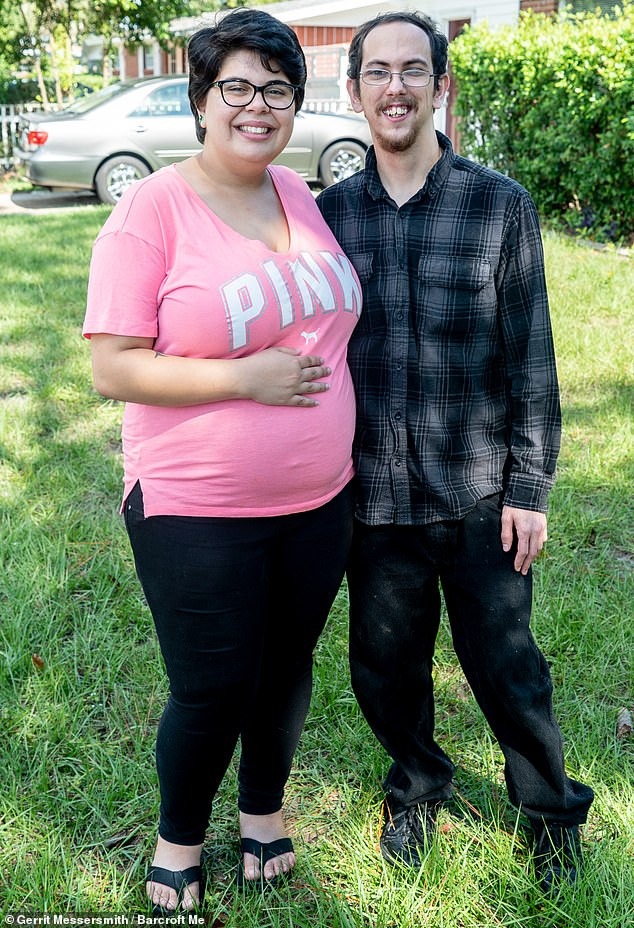 Как американка живет в собственном маленьком гареме с четырьмя мужчинами Как американка живет в собственном маленьком гареме с четырьмя мужчинами