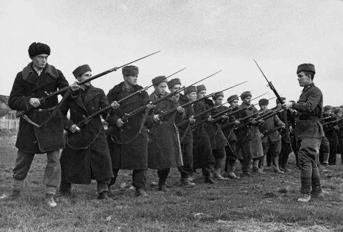 Первый батальон 1-го Московского коммунистического полка. СССР, 24 октября 1941 года. Автор фотографии: Вдовенко Борис Евгеньевич.
