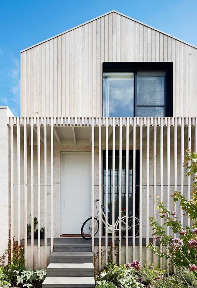 Деликатно закрываемся во дворе от чужих глаз : 60 идей деревянной ширмы для дома и дачи