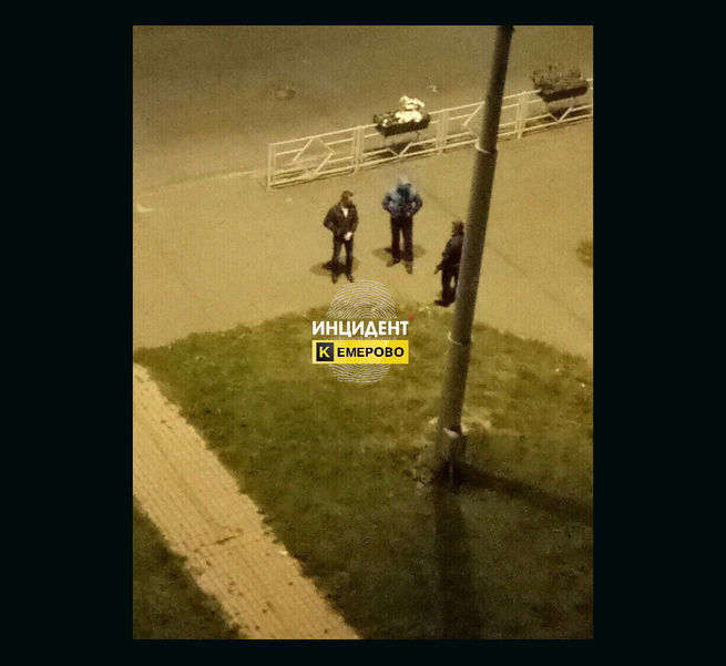 Перестрелка в кемерово. Стрельба в Кемерово. Прорыв водопровода ФПК Кемерово. Перестрелка возле памятника в Кемерово.