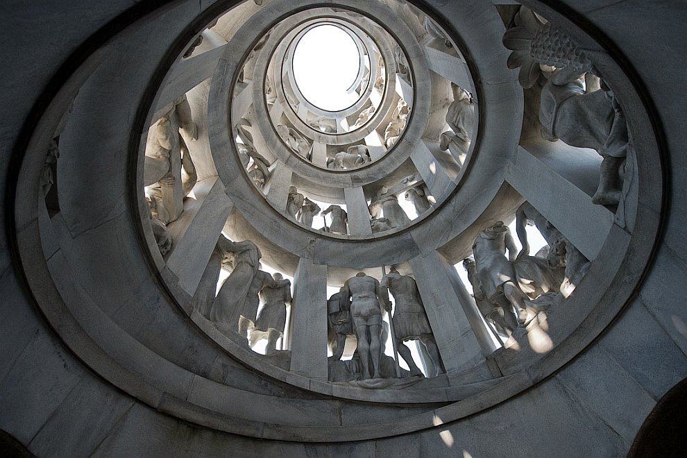 Прогулка по одному из самых красивых кладбищ в Европе Прогулка по одному из самых красивых кладбищ в Европе Европа