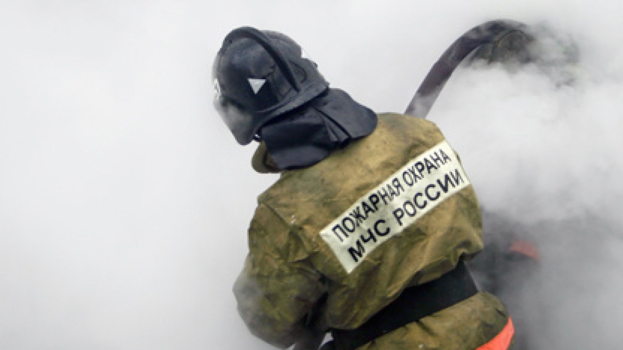 Спасатели вывели из горящего дома в Рязани более 50 человек