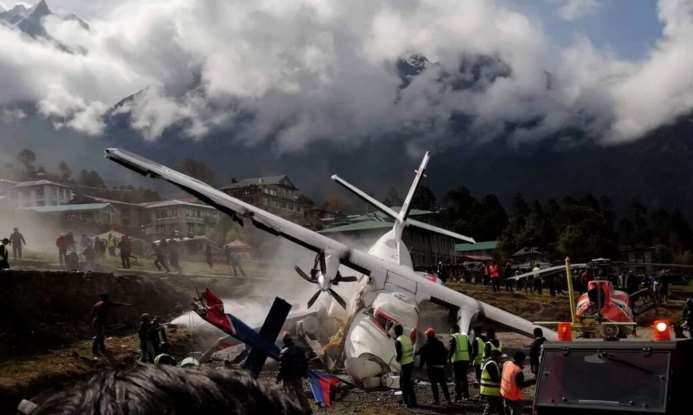 Столкновение самолёта и двух вертолётов в Непале попало на ВИДЕО авиакатасрофа, происшествие