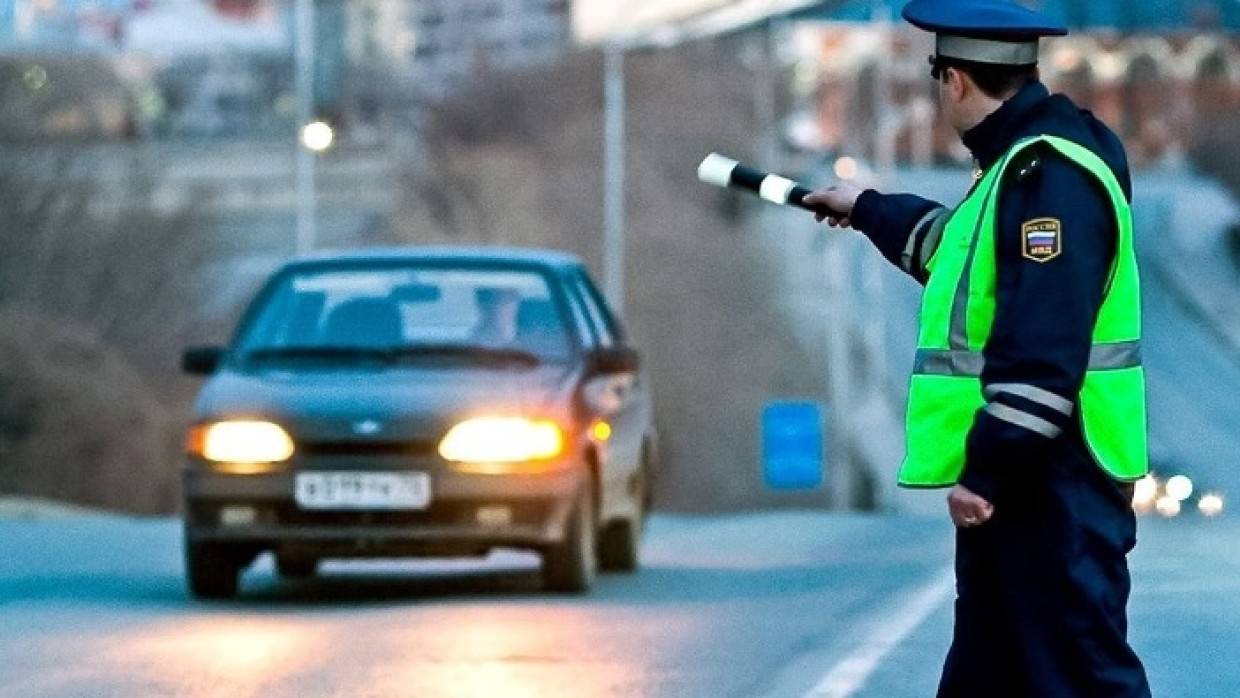 Перевозка оружия и немаркированного алкоголя в машине может привести к штрафу