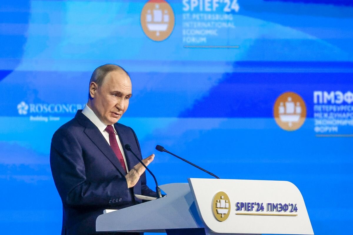 Президент РФ Владимир Путин предложил и тут же дал поручение возобновить индексацию пенсий работающим пенсионерам, начиная с 1 февраля 2025 года.