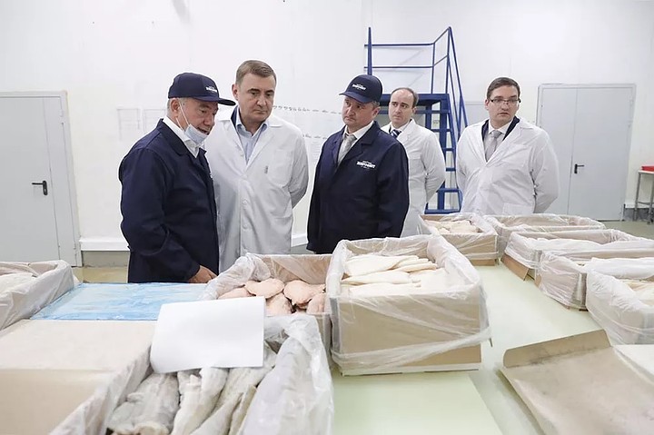 Губернатор Тульской области Алексей Дюмин посетил новый завод «Доброфлота» по производству рыбного филе