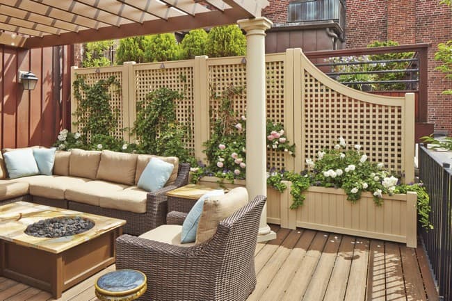 Деликатно закрываемся во дворе от чужих глаз : 60 идей деревянной ширмы для дома и дачи