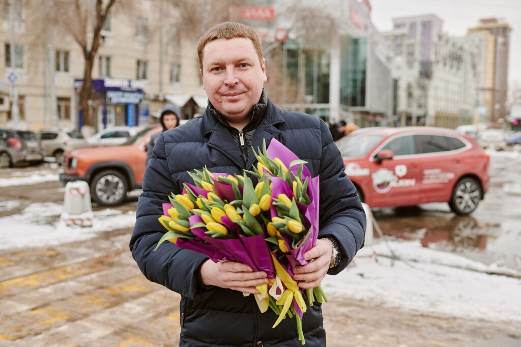 Автоледи Рязани получили поздравления с 8 марта от автодилеров и сотрудников Госавтоинспекции