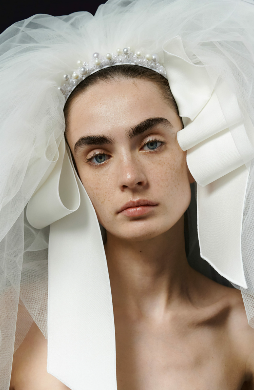 Valentin Yudashkin: Смелые силуэты и многоликий белый в новой свадебной коллекции