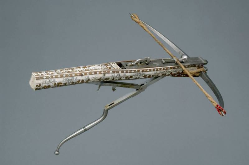 Самый ранний огнестрел: существовавшие параллельно Самый ранний огнестрел: существовавшие параллельно оружие