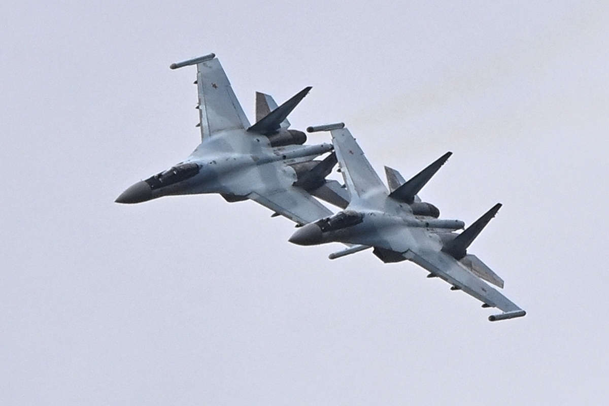 Истребители Су-35 ВКС России провели патрулирование над Черным морем