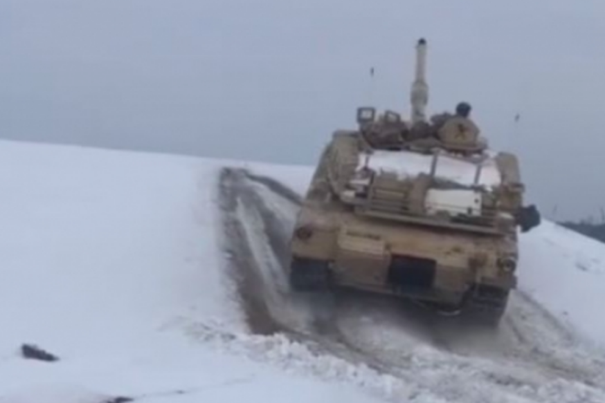 Тяжёлый бронированный американский танк "Abrams".