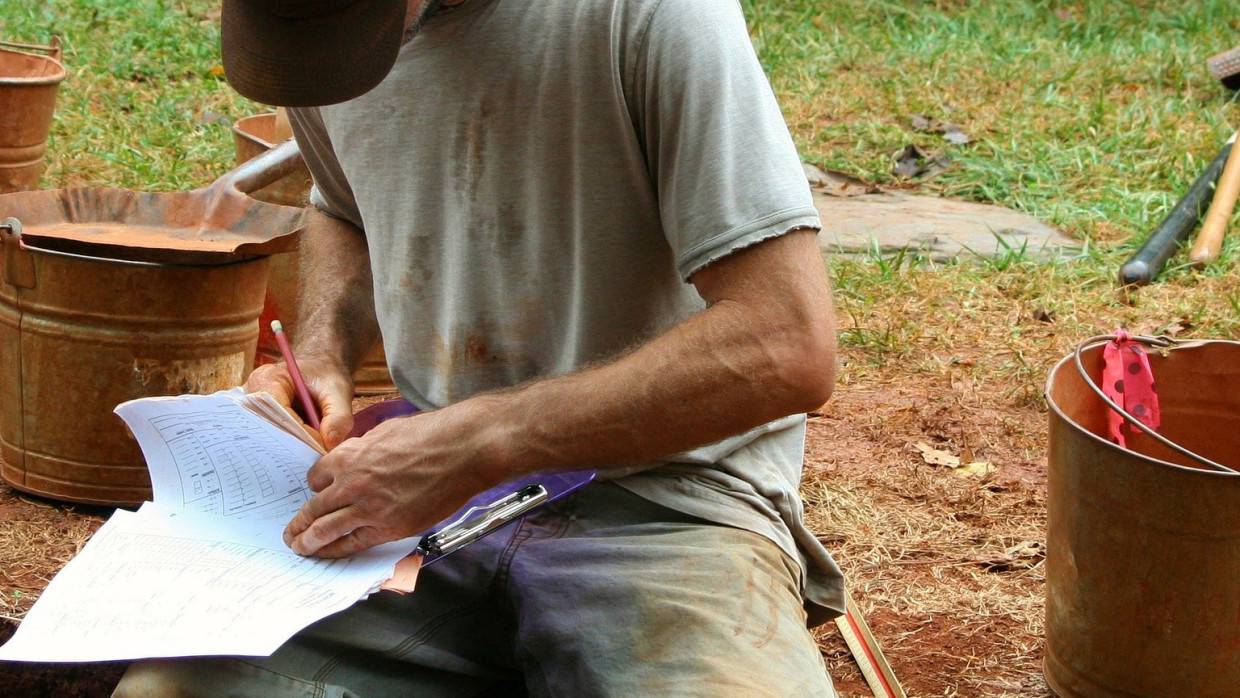 Археологи обнаружили под Анапой древний алтарь Гермеса с терракотовыми фигурками