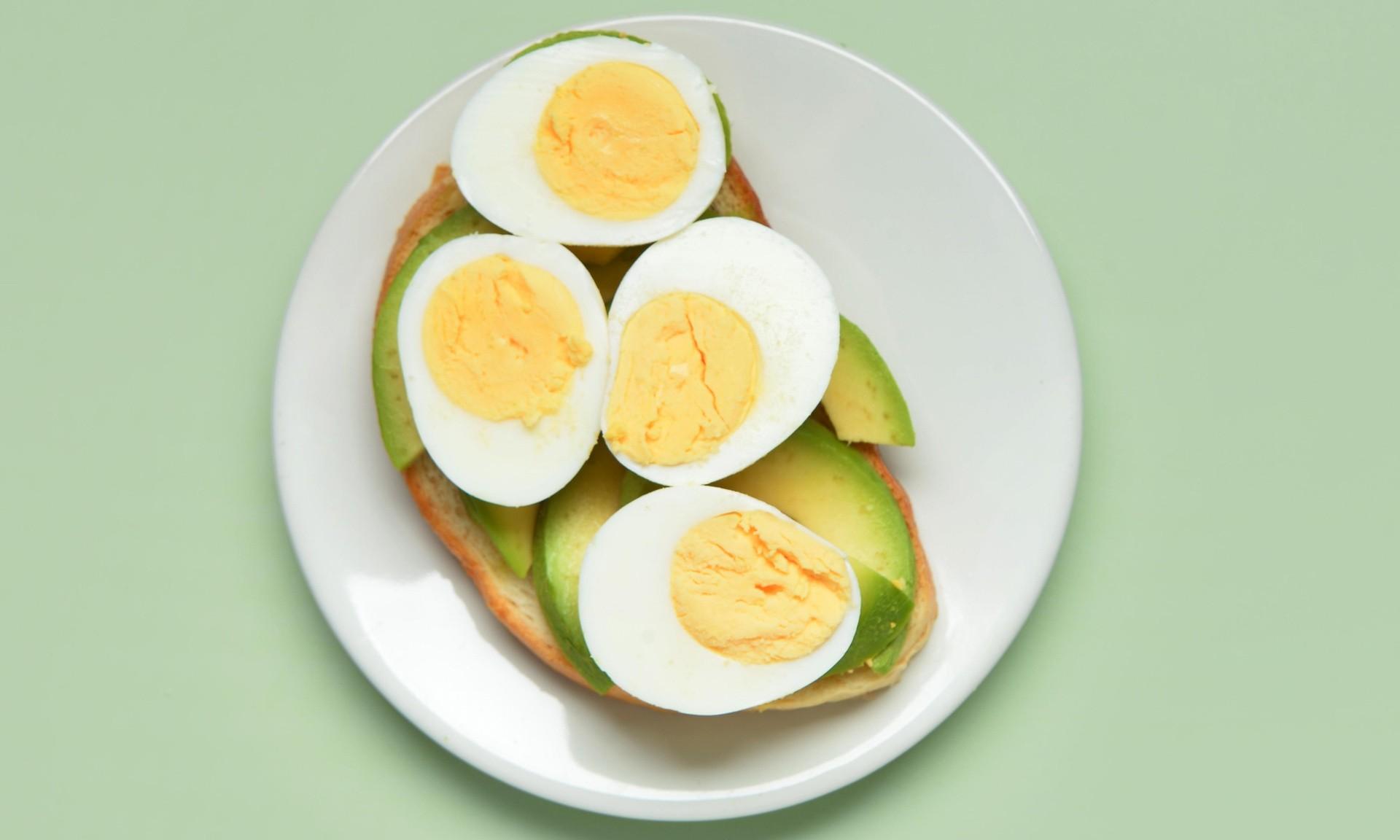Почему нельзя есть вареные яйца на следующий день — объясняет диетолог