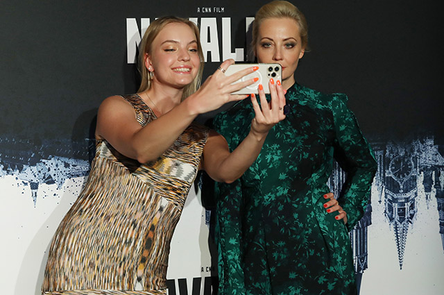 Жена и дочь Алексея Навального посетили премьеру документального фильма о нем в Нью-Йорке Жена и дочь Алексея Навального посетили премьеру документального фильма о нем в Нью-Йорке Красная дорожка