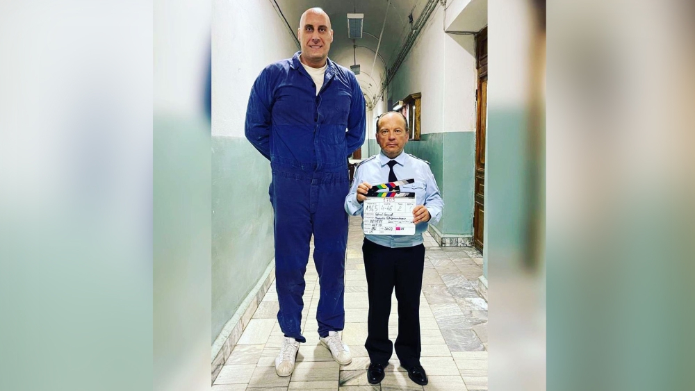 Спортсмен-гигант из Новосибирска стал героем нового комедийного сериала на ТНТ