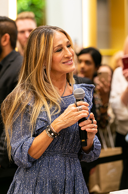 Сара Джессика Паркер в платье с цветочным принтом на презентации своей коллекции обуви в Сиднее Звездный стиль