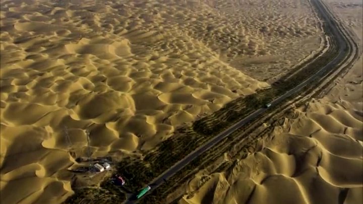 Для чего китайцы построили 446 км трассы посреди безлюдной пустыни