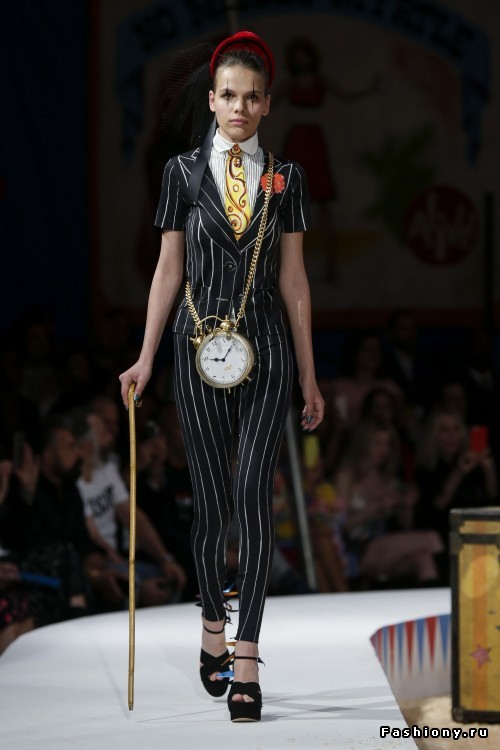 Moschino Круизная коллекция 2019 Moschino Круизная коллекция 2019